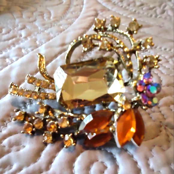 Gold, Topaz and Rhinestone Brooch.  Beautiful on a jacket or a scarf. 🧣 - Picture 4 of 5